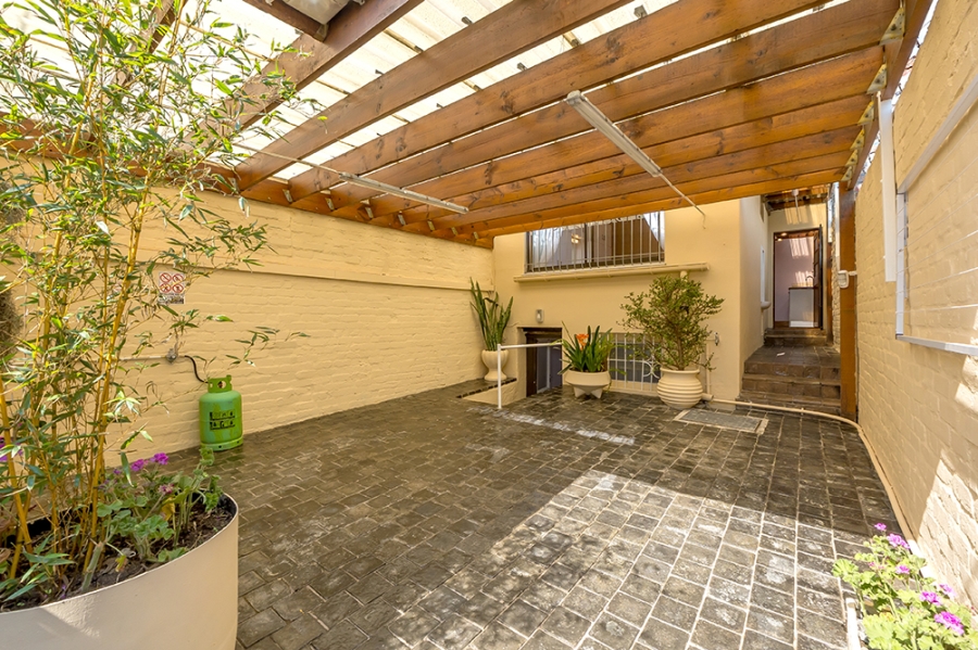 To Let 2 Bedroom Property for Rent in Woodstock Western Cape